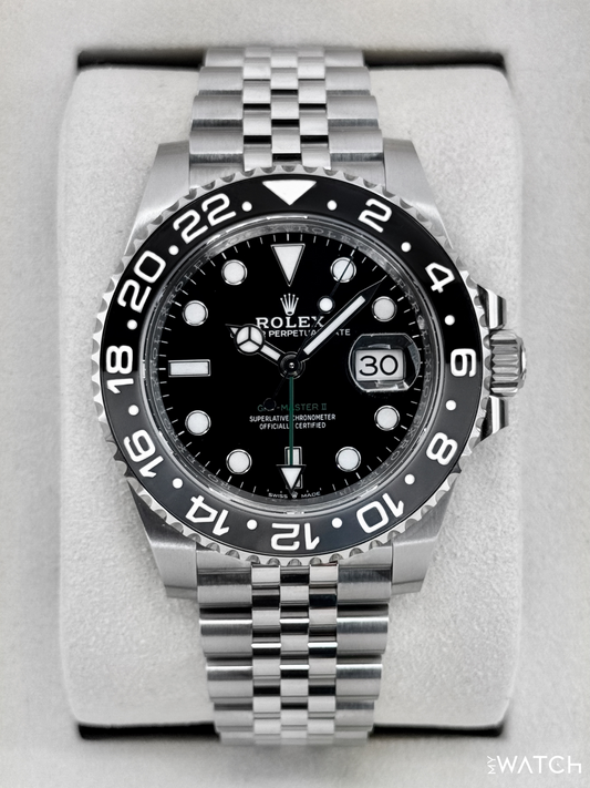 Relógio Rolex automático, mostrador preto e pulseira de aço com bezel bicolor azul