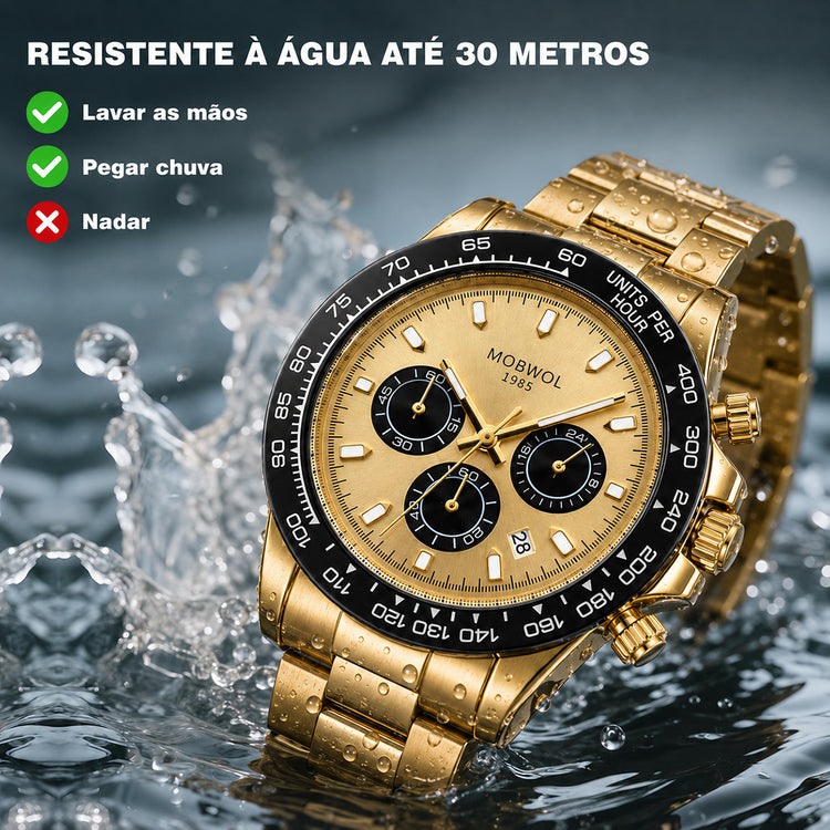 Relógio Movara® Pilotos dourado com mostrador bege e gotas de água na frente.