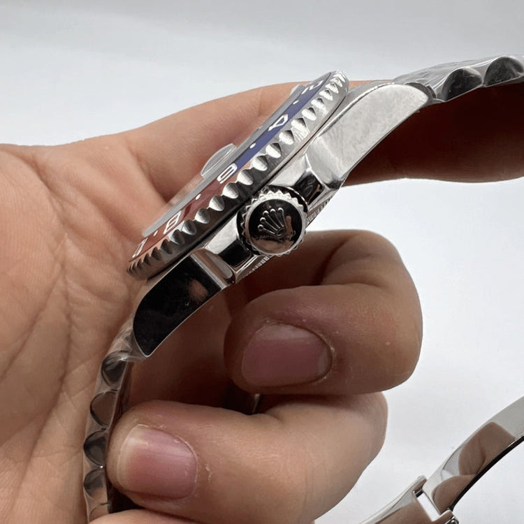 Relógio GMT Master II Pepsi automático com caixa e coroa laterais em aço