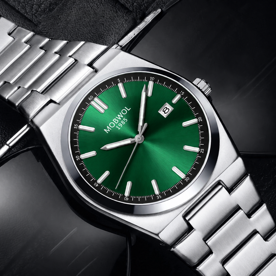 Relógio Movara® Sólido prateado com mostrador verde e pulseira de metal