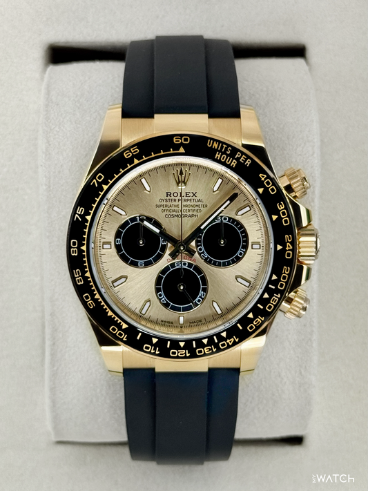 Relógio Daytona automático com mostrador dourado e pulseira azul escura com três contadores