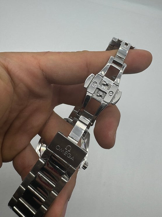 Dobradiça da pulseira do relógio Omega Seamaster em aço prateado