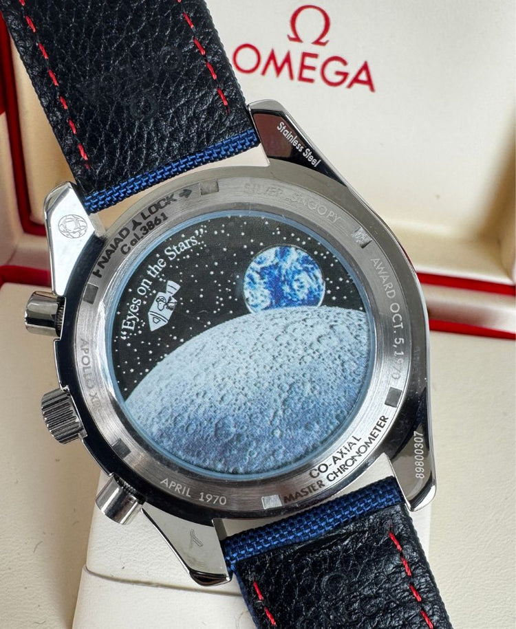 Relógio Omega Speedmaster automático com mostrador azul e bracelete de tecido