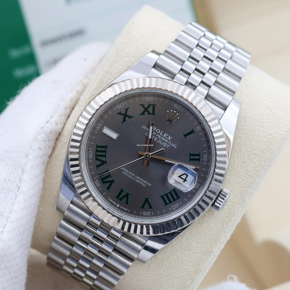 Relógio Rolex Datejust 41mm com mostrador escuro, marcadores romanos e pulseira de aço