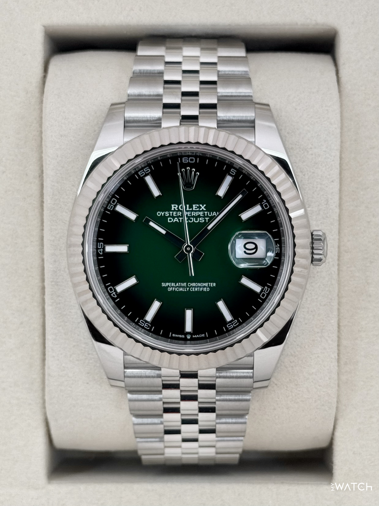 Relógio Rolex Datejust com mostrador verde e pulseira Jubilee de aço, janela de data