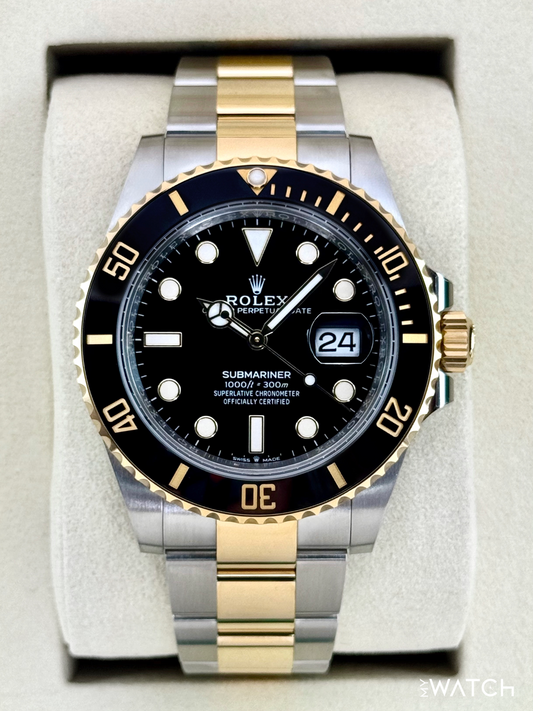 Relógio Rolex Submariner com mostrador preto, aço e ouro, data 24