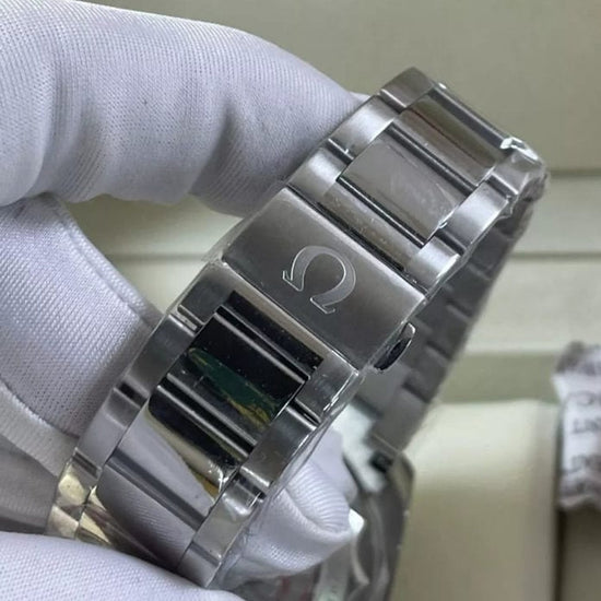 Pulseira de aço do relógio com elos polidos e faixa preta interna
