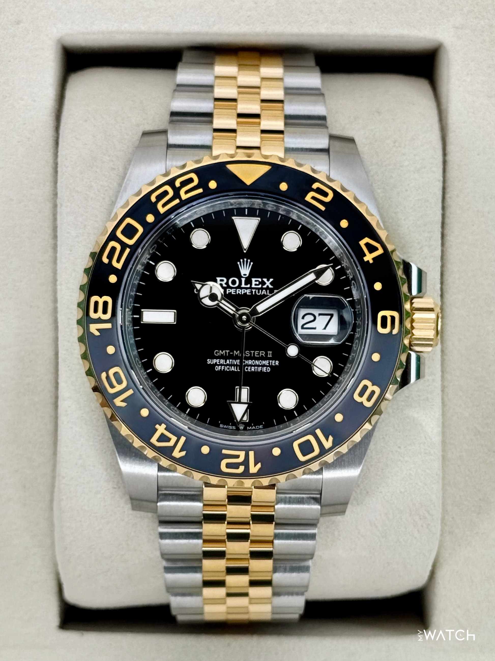 Relógio Rolex GMT Master II com mostrador preto e pulseira aço e dourado