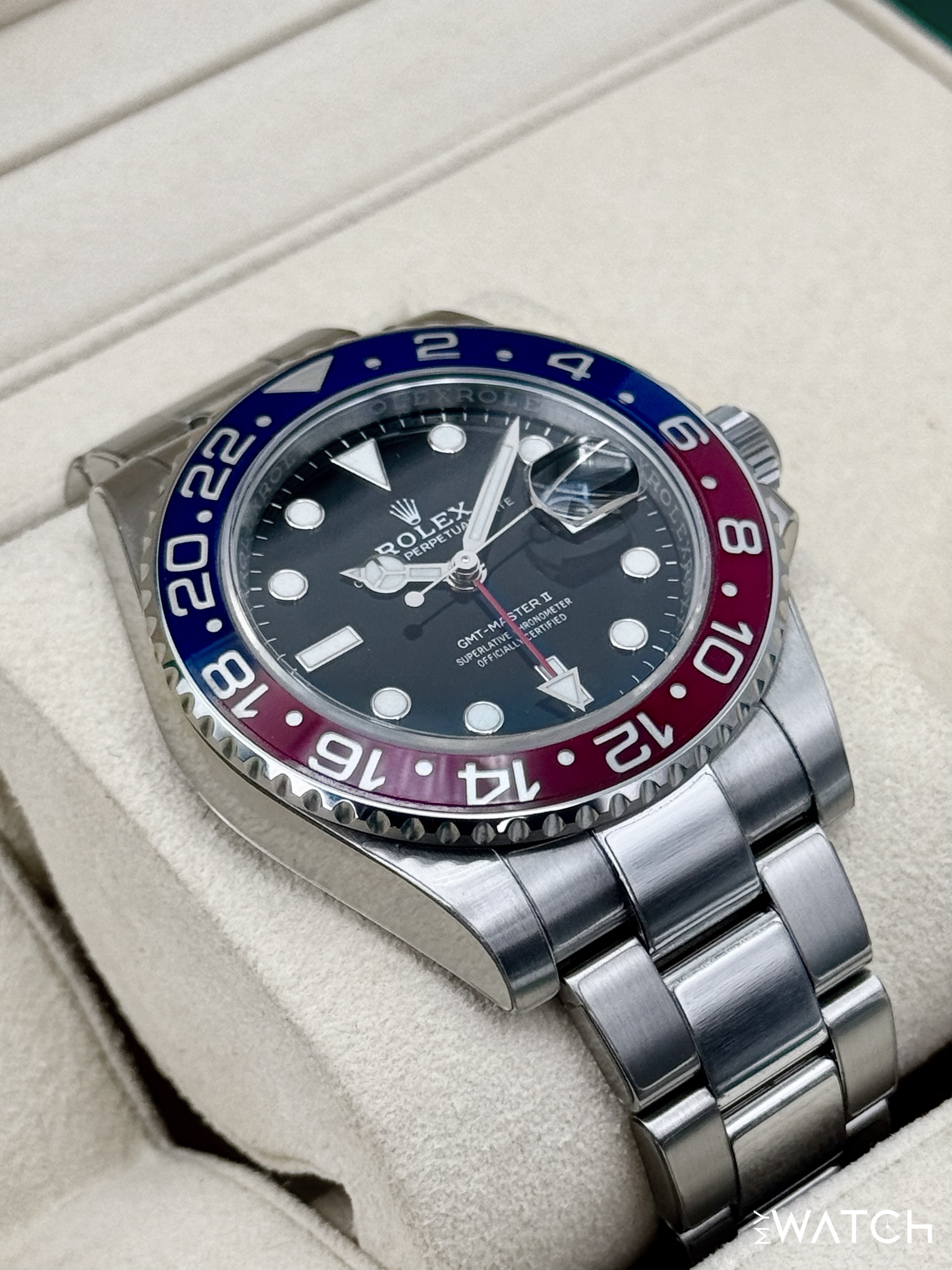 Relógio Rolex GMT com mostrador preto e bezel Pepsi azul/vermelho, pulseira de aço