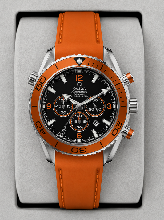 Relógio Omega com mostrador preto, pulseira de couro laranja e caixa de aço