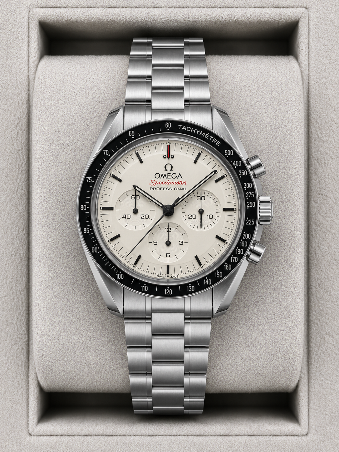 Relógio Omega Speedmaster Moonwatch branco automático em aço, mostrador branco e luneta preta