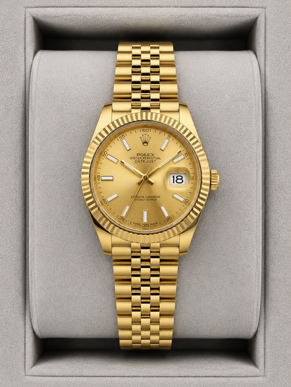 Relógio Rolex Datejust dourado com pulseira metálica e mostrador amarelo, data 18