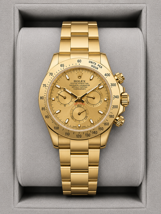 Relógio automático dourado com mostrador creme e pulseira dourada de metal