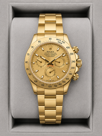 Relógio automático dourado com mostrador creme e pulseira dourada de metal