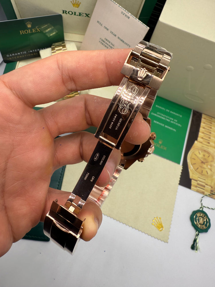 Fecho do relógio Daytona com bracelete metálico e alavanca, detalhe do fecho