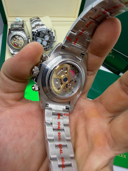 Relógio automático Daytona com fundo traseiro aberto e pulseira de aço