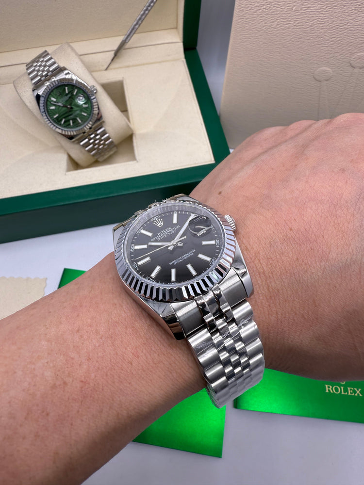 Relógio Datejust Jubilee preto 40 mm automático no pulso, bracelete em aço