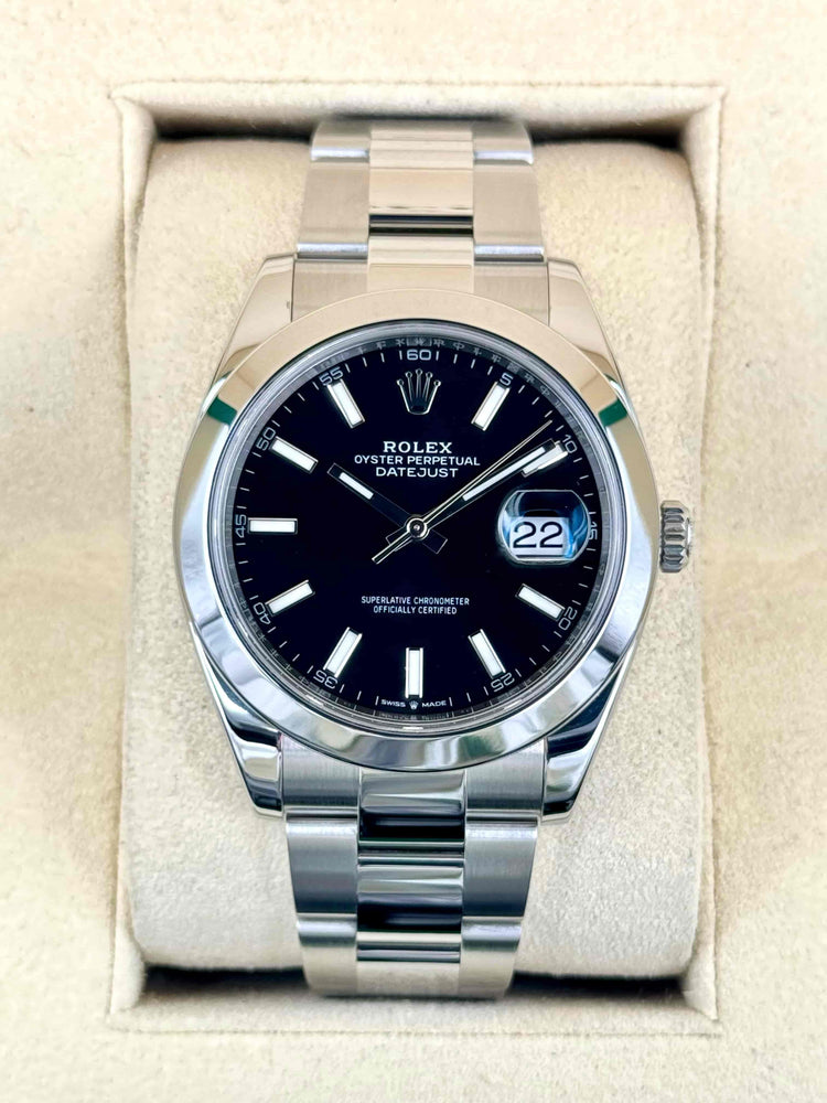 Relógio Rolex Datejust com mostrador preto e pulseira de aço
