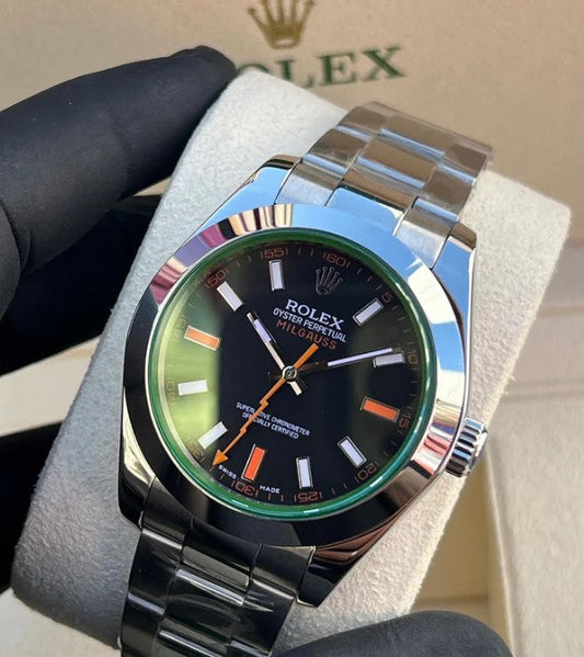 Relógio Rolex Milgauss com pulseira de aço e mostrador preto com luneta verde