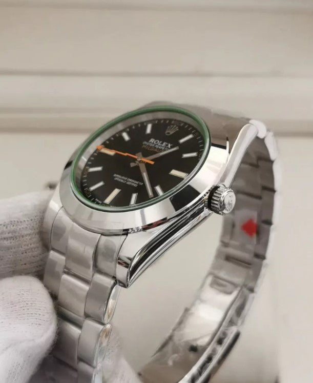 Relógio Rolex Milgauss com caixa de aço e mostrador preto com luneta verde