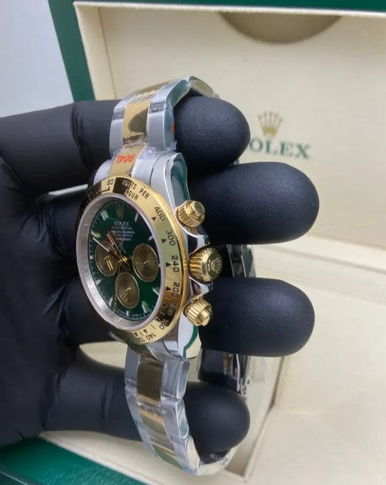 Relógio Rolex Daytona bicolor aço e ouro, mostrador verde e botões dourados na lateral