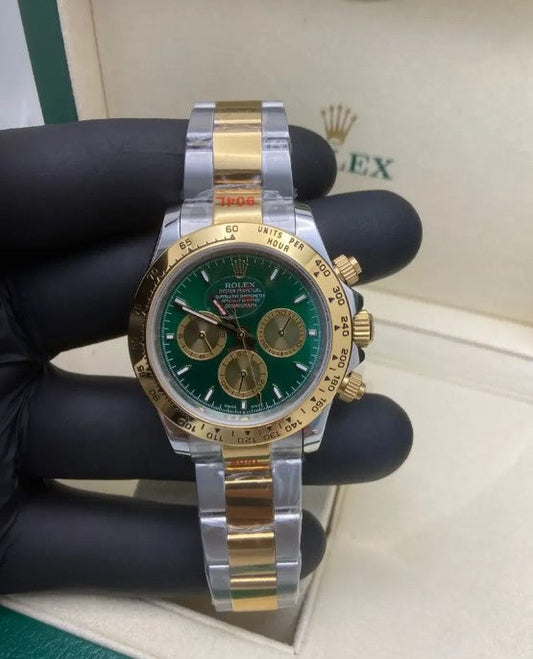 Relógio Rolex Daytona bicolor aço e ouro com mostrador verde e botões laterais
