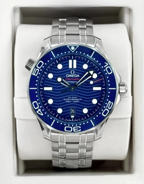Relógio Omega Seamaster com mostrador azul e pulseira de aço inox
