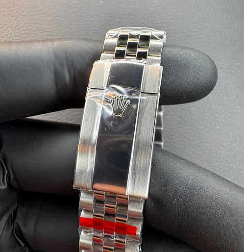 Relógio Rolex Datejust 41mm com fecho da pulseira de aço e alça no pulso