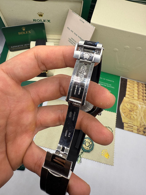 Relógio Rolex Daytona Oysterflex com fecho metálico prateado e pulseira preta