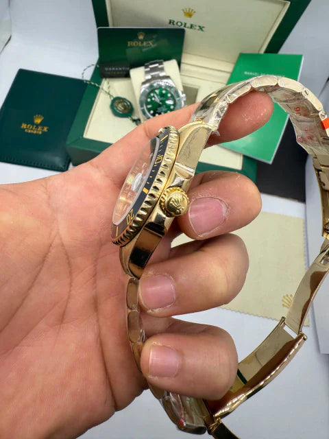Relógio Submariner Date em ouro automático com lateral e pulseira de aço dourado
