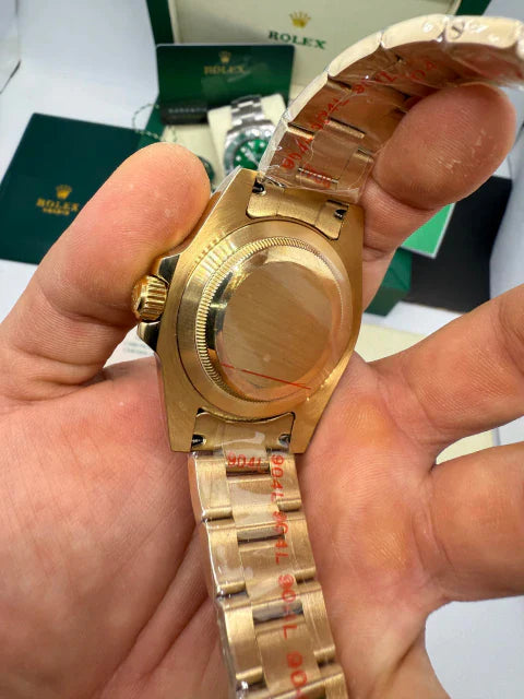 Relógio Submariner Date em ouro automático com mostrador traseiro e lateral da caixa