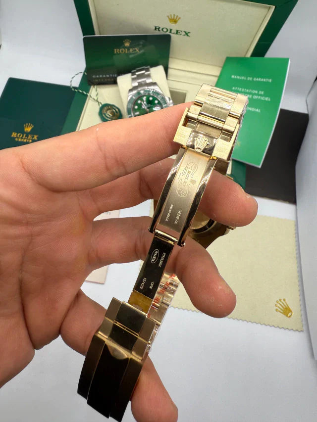 Relógio Submariner Date em ouro automático com fivela e pulseira metálica completa